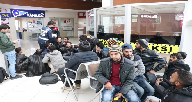 Erzincanda 22 düzensiz göçmen yakalandı