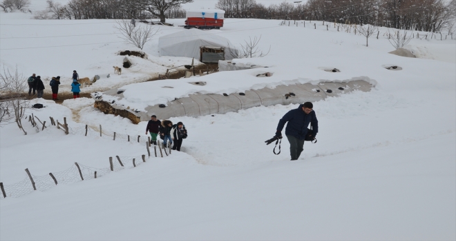 Fotoğraf sanatçıları Muşta kışın güzelliklerini görüntüledi