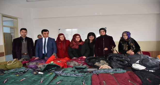 Vanda Çocuklar Üşümesin kampanyası