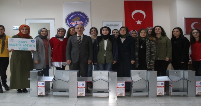 KYKlı öğrenciler sokak hayvanlarını unutmadı 