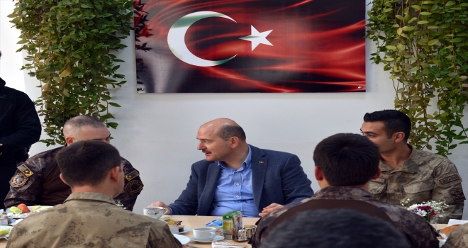 Nara atan halleri yerini kedinin miyavlamasından zayıf bir zelilliğe bıraktı