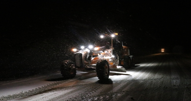 Erzincanda kar ve buzlanma ulaşımı olumsuz etkiledi