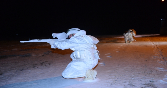 Hudut kartalları yeni yıla vatan için elleri tetikte girdi