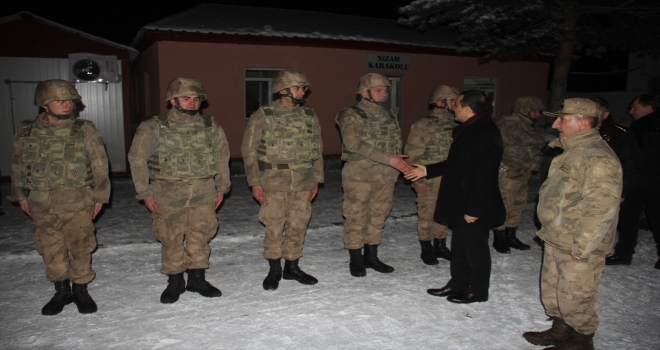 Vali Öksüzden yılbaşı mesaisindeki personele ziyaret