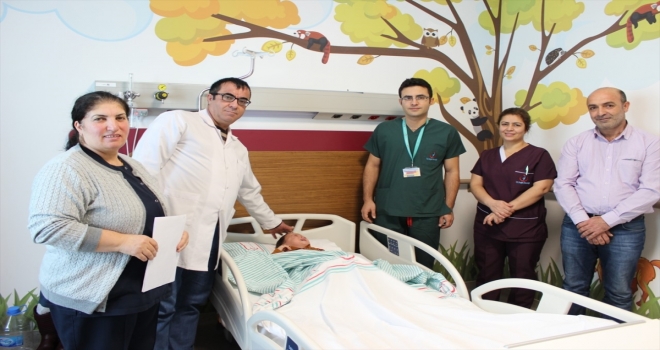 Mesanesinden 1,5 santimetrelik taş çıkarıldı 