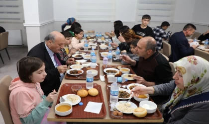 Erzincan Protokolü, İftar'da Misafir Depremzedeler ile Buluştu