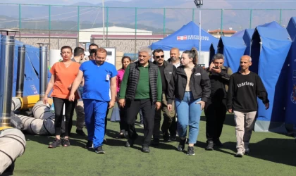 Vali Makas Nefesi Deprem Bölgesinde aldı.