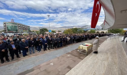 Şehit Filistinliler için gıyabi cenaze namazı kılınarak yürüyüş yapıldı