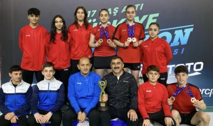 Badmintoncular her zamanki gibi; “ŞAMPIYON”