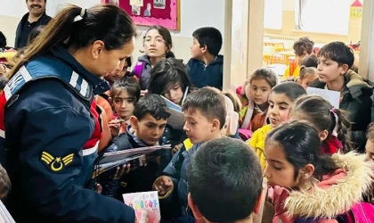 Jandarma Bilgilendirme Faaliyetlerine Devam Ediyor.