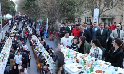 Vali Aydoğdu'nun Özel iftar davetine yoğun ilgi