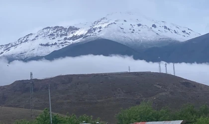 Mayıs'da Dağlar Ağardı Kardan