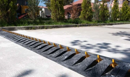 Araştırma Hastanesi çevresindeki tek yönlü yollara kapan sistemi kuruldu