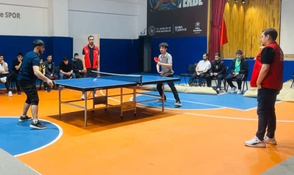 Refahiye’de Gençlik Haftası'nda Masa Tenisi Heyecanı