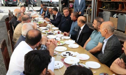Vali Aydoğdu ve Başkan Aksun, Yangından Zarar Gören Esnafla Bir Araya Geldi