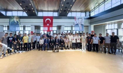 Bitlis’te, “Türkiye yüzyılında maziden atiye Ahlat” programı
