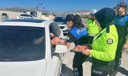 Erzincan Emniyetinden Bayram Yolculuğunda Farkındalık Etkinliği