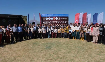 Mengücek Melik Gazi Menzil Okçuluğu Müsabakaları Başladı