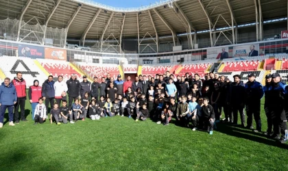 24 Erzincanspor Futbolcuları ve Öğrencilerden Unutulmaz Antrenman Buluşması