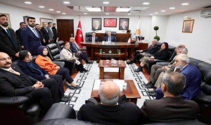 Kemal Memişoğlu, AK Parti Erzincan İl Başkanlığı’nı ziyaret etti.