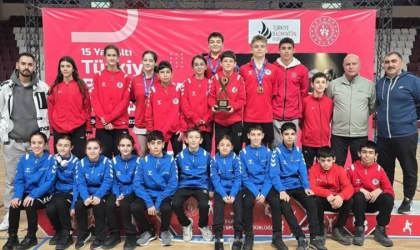 Erzincanlı Badmintonculardan 3 Türkiye Şampiyonluğu ve 1 Türkiye İkinciliği