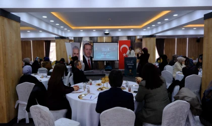 AK Parti Erzincan Kadın Kollarından “Köklerden Geleceğe” Teşkilat Çalıştayı