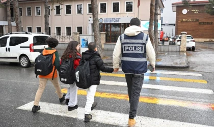 Emniyet'ten Okul Çevreleri ve Servis Araçlarına Yönelik Denetim