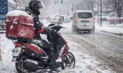 Kar Yağışı Nedeniyle Motokuryelere Geçici Yasak