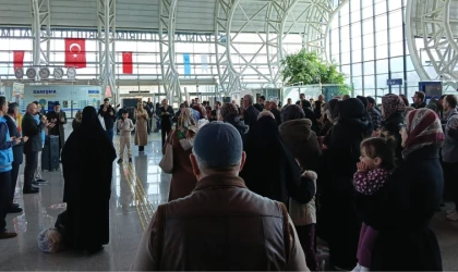 42 Umre Yolcusu Dualarla Kutsal Topraklara Uğurlanıyor