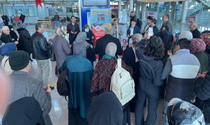 Umre Yolcuları Dualarla Yola Çıktı