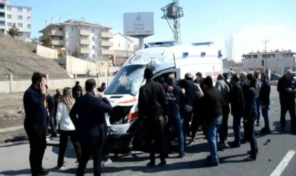 Tercan'da Ambulans Kazası