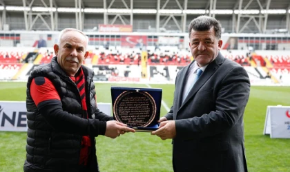 Tribünlerin Sesi Amigo Necdet'e Vefa