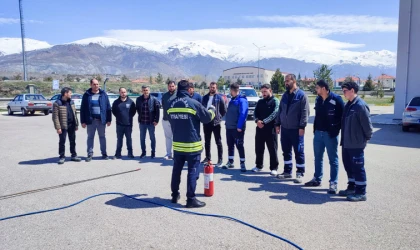 İtfaiyeden Hayati Eğitim: Yangına Müdahale Uygulamalı Anlatıldı