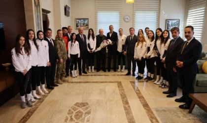 Son Başbakan Binali Yıldırım Genç Sporcuları Ödüllendirdi