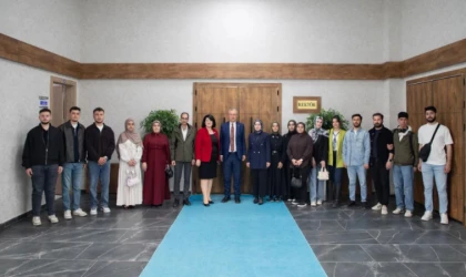 Tarih Öğrencilerinden Rektör Levent’e Anlamlı Ziyaret