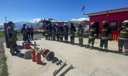 Üniversite Öğrencilerine Uygulamalı İtfaiyecilik Eğitimi