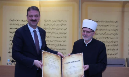 Vakıflar Genel Müdürü Sinan Aksu'ya Teşekkürname