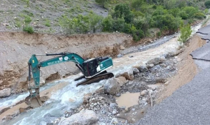 Başbağlar Grup Köy Yolunda Sel İzleri Siliniyor