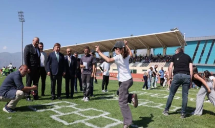 Bin Öğrenci Geleneksel Oyun Şenliğinde Yarıştı