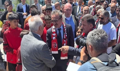Erzincanlılar Hamdi Ulukaya'yı Davul Zurnayla Karşıladı