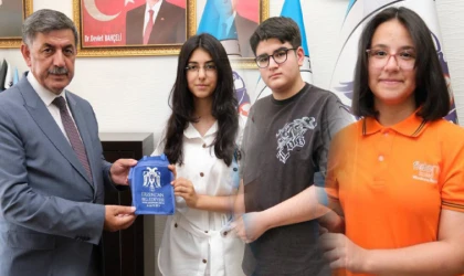 Başkan Aksun, LGS Türkiye Birincilerini Belediyede Ağırladı