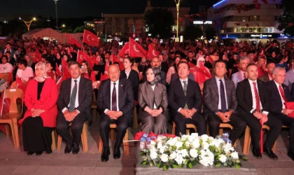 Cumhuriyet Meydanında anma programına yoğun ilgi