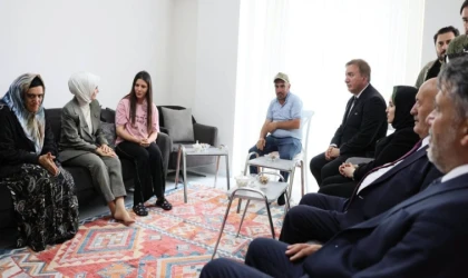 Gençliğini Kardeşlerine Vakfeden Çilem’in Yüzü Güldü