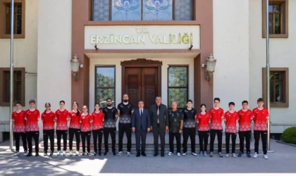Vali Hamza Aydoğdu, Badminton U15 Millî Takımını Ağırladı