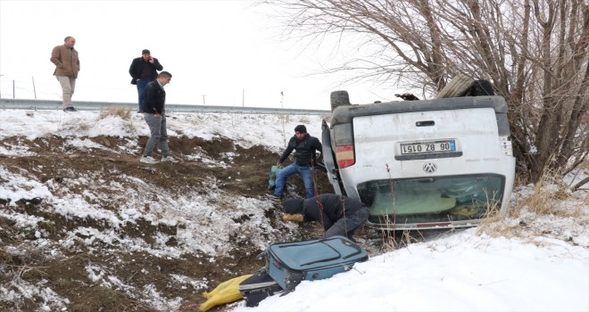Cenaze yolunda trafik kazası: 4 yaralı