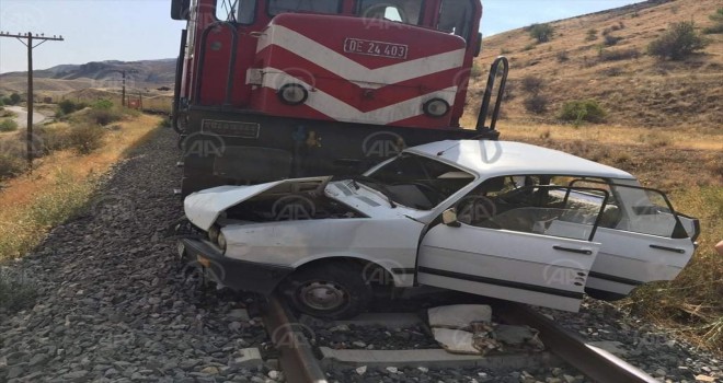 TREN YOLUNDA FECİ KAZA