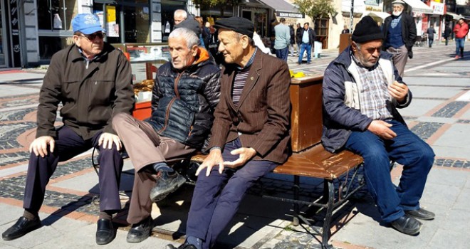 65 YAŞ VE ÜSTÜNE YASAK GELDİ